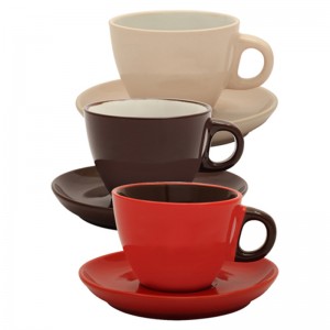 Tazas de cafécerámicas y téde varios colores